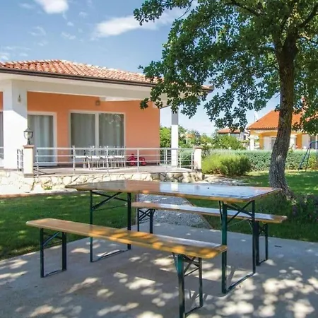 House D & E Comfortable Semesterbostad